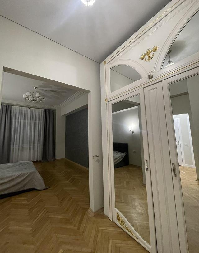 2-кімнатна квартира, вул. Хрещатик 23