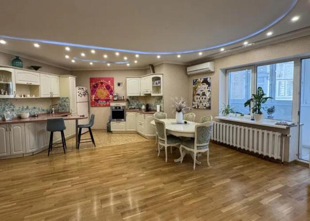3-кімнатна квартира, вул. Срібнокільська 2а