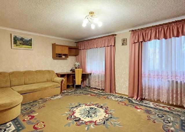 1-кімнатна квартира, Кловський узвіз 10