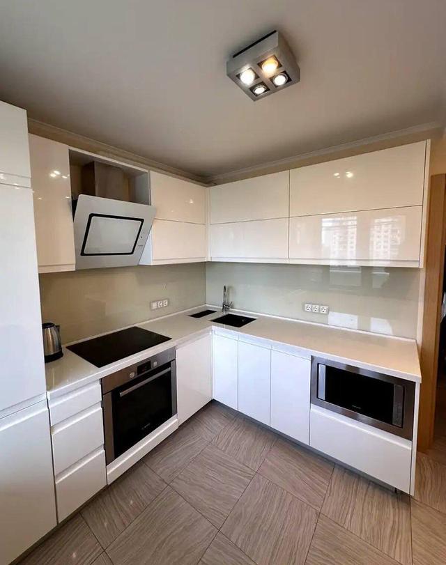 3-кімнатна квартира, просп. Корольова 12л