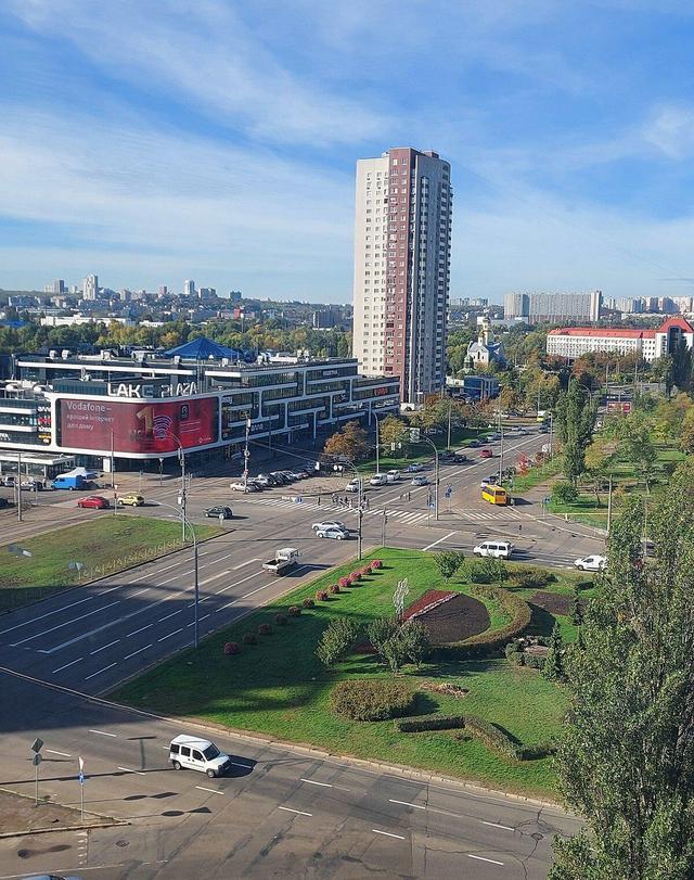 1-кімнатна квартира, пл. Оболонська (Дружби Народів) 1