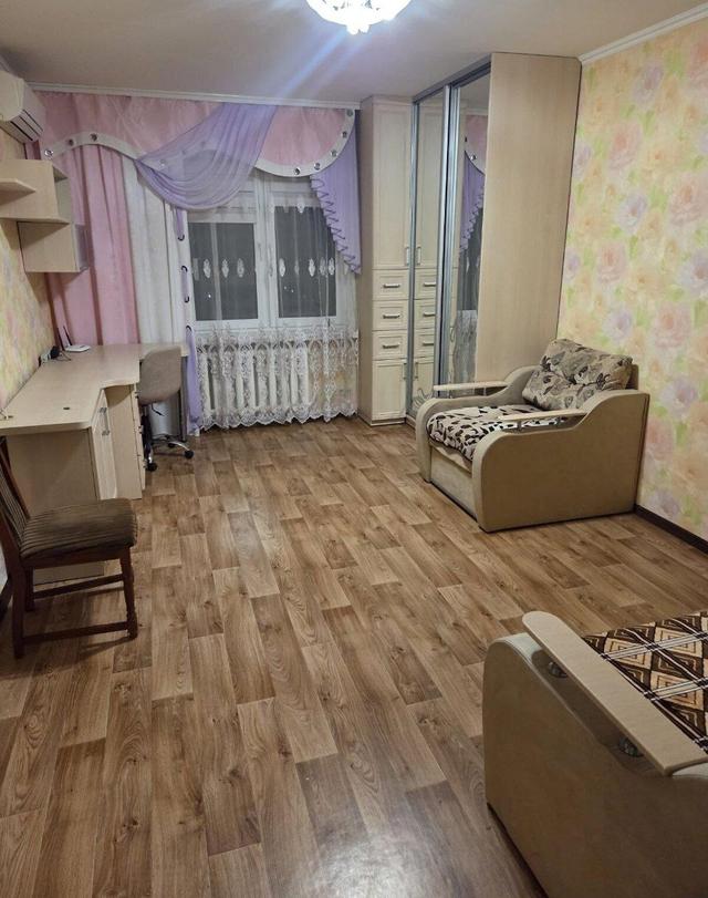 1-кімнатна квартира, вул. Ващенка 3