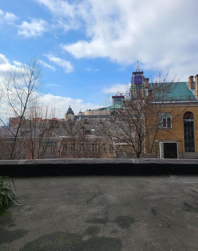 2-кімнатна квартира, тихий бесарабка с терассой мастерскойгараж под вас