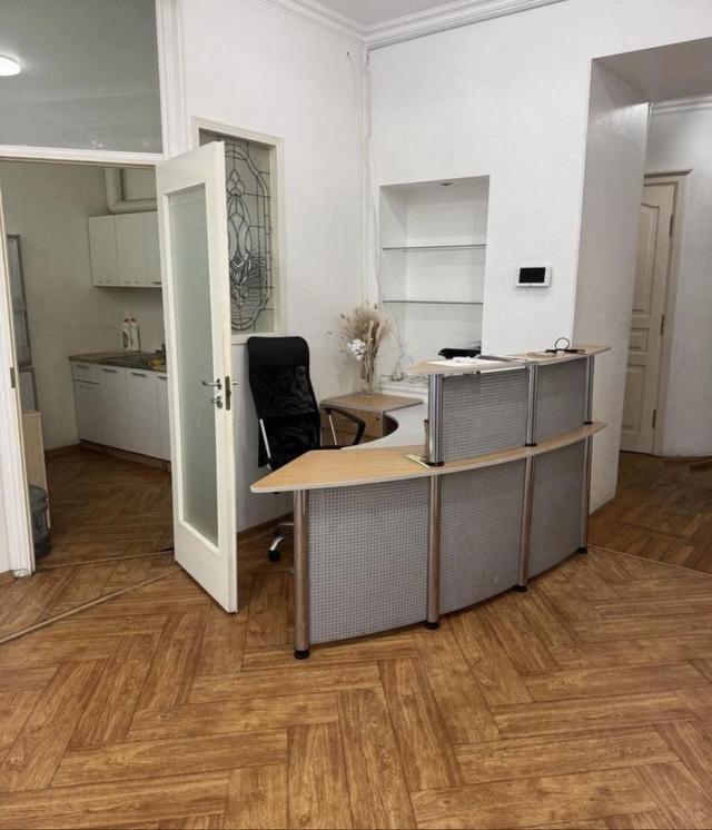 4-кімнатна квартира, вул. Андрія Малишка 3