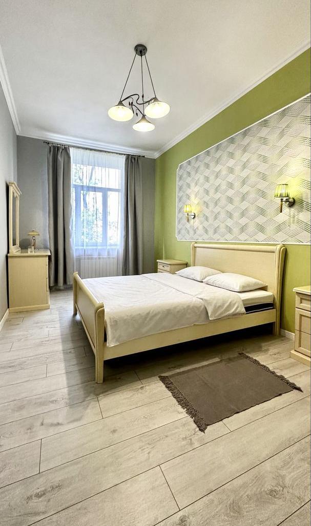 2-кімнатна квартира, вул. Заньковецької 8