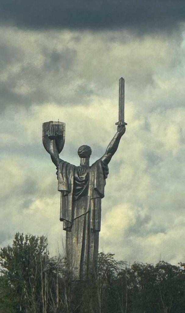 4-кімнатна квартира, просп. Григоренка 23 — фото 1