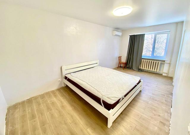 1-кімнатна квартира, вул. Дегтярівська 11в