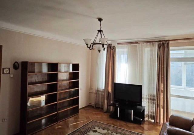 3-кімнатна квартира, пеку.

основні переваги:
локація —