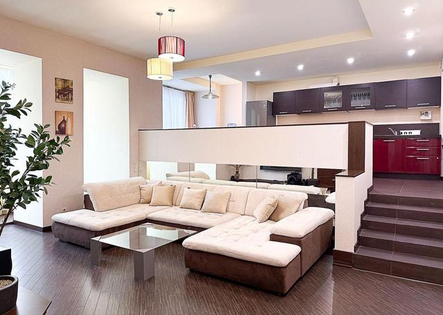 2-кімнатна квартира, вул. Руставелі 27б