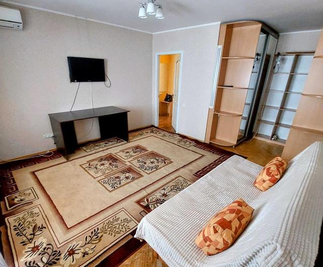 1-кімнатна квартира, просп. Романа Шухевича (Генерала Ватутіна) 24