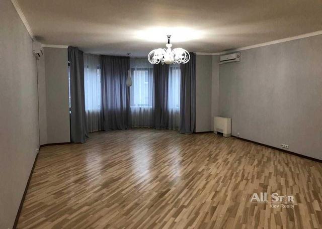 4-кімнатна квартира, вул. Кропивницького 10
