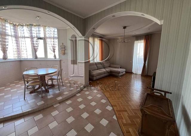 4-кімнатна квартира, вул. Дмитрівська 13а — фото 1