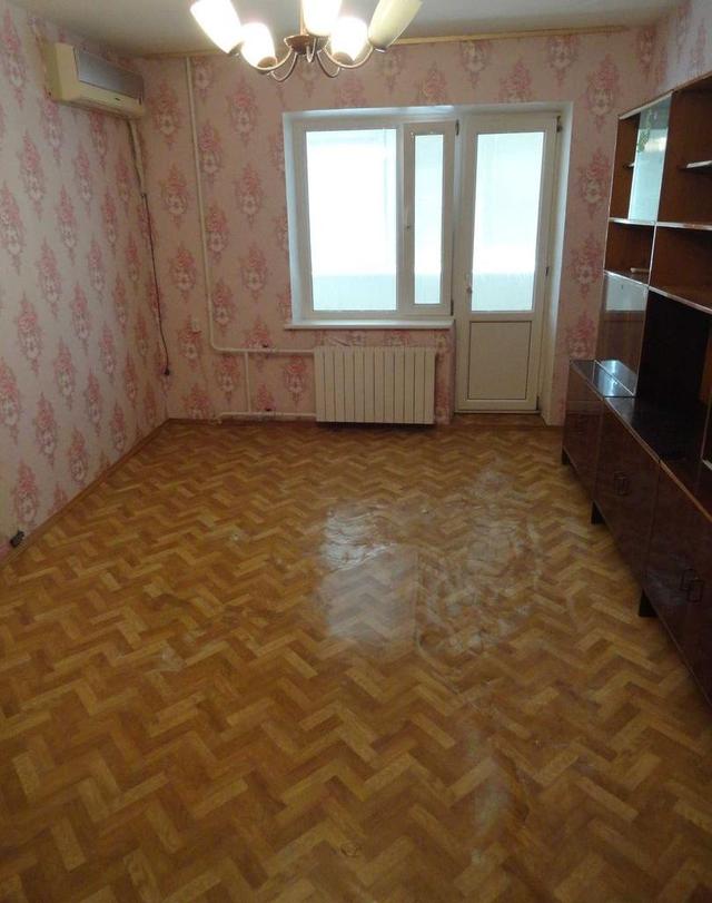 2-кімнатна квартира, пішки від метро героїв дніпра — фото 1