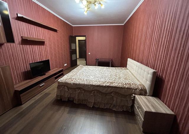 1-кімнатна квартира, вул. Драгоманова 2б