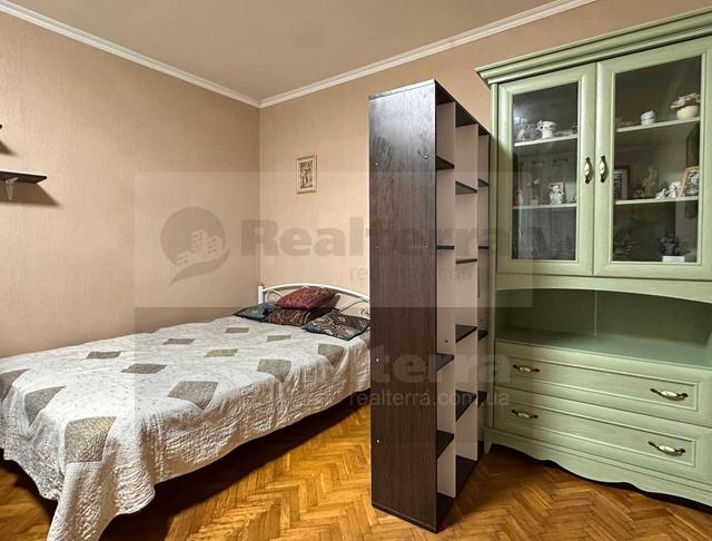 1-кімнатна квартира, вул. Срібнокільська 1