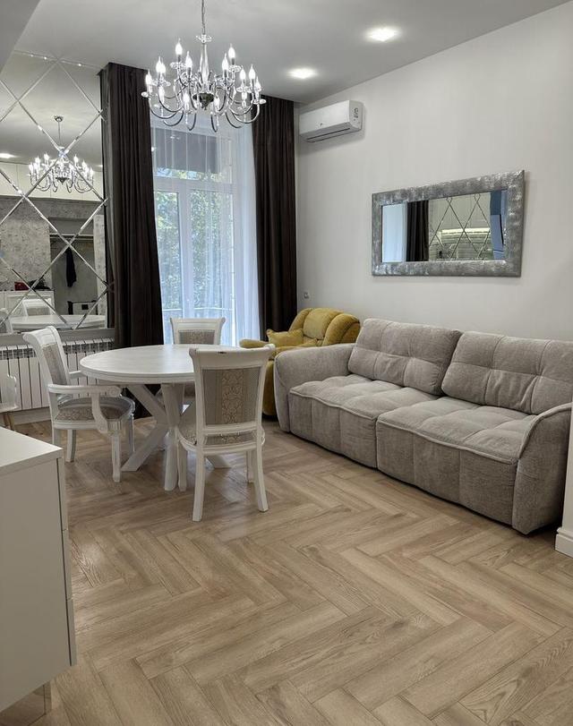 2-кімнатна квартира, вул. Заньковецької 8