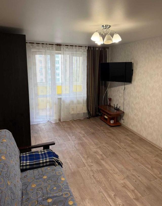 1-кімнатна квартира, вул. Драгоманова 18