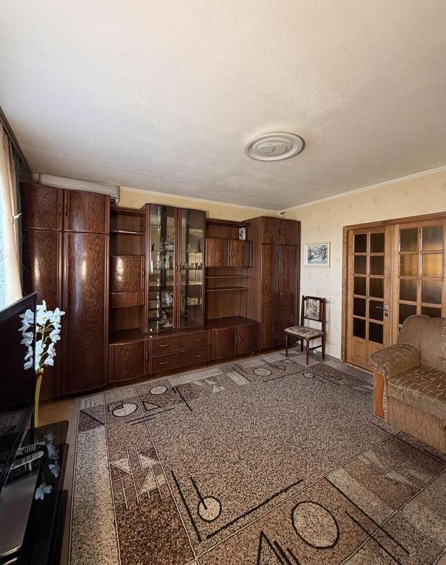 2-кімнатна квартира, вул. Карела Чапека, 8