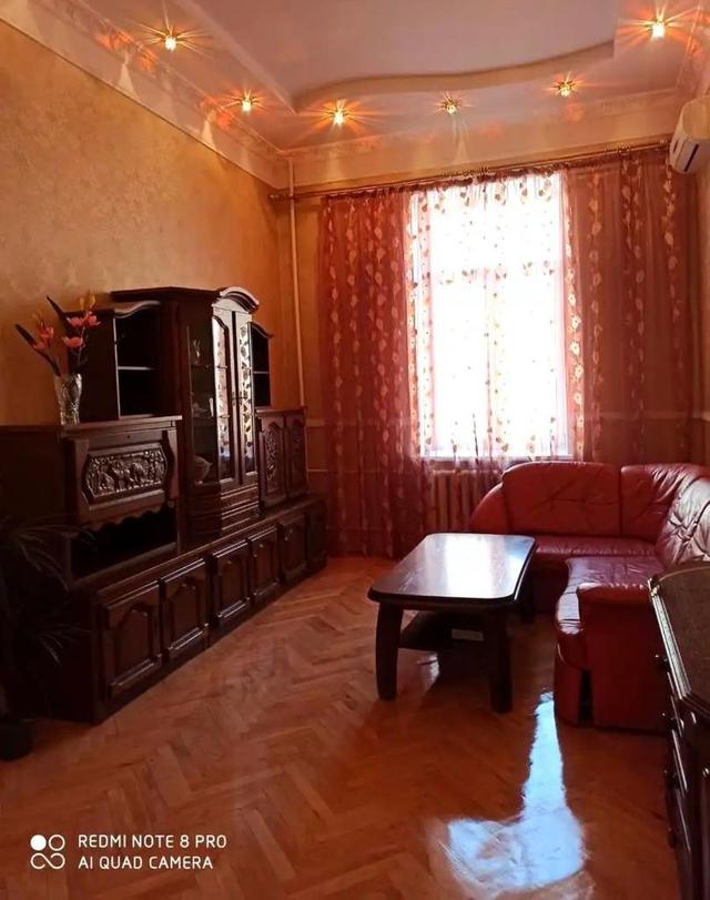 2-кімнатна квартира, вул. Басейна 12
