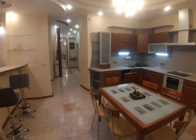 3-кімнатна квартира, вул. Урлівська 4а