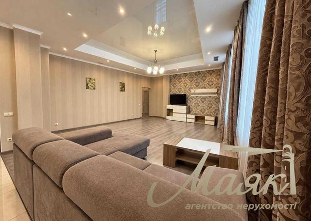 3-кімнатна квартира, вул. Болсуновська (Сергія Струтинського) 2